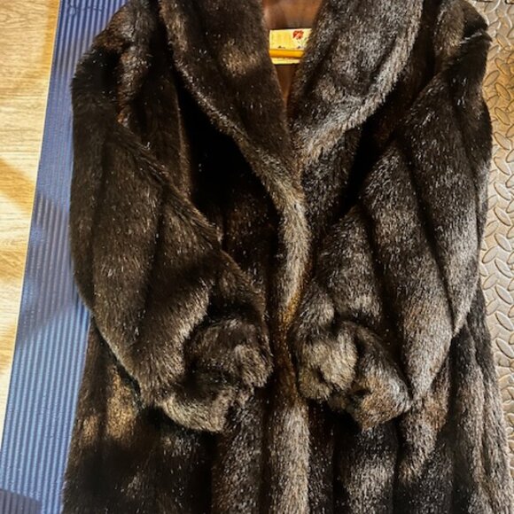 Faux fur Black Coat that looks like Mink Coat - Picture 4 of 4